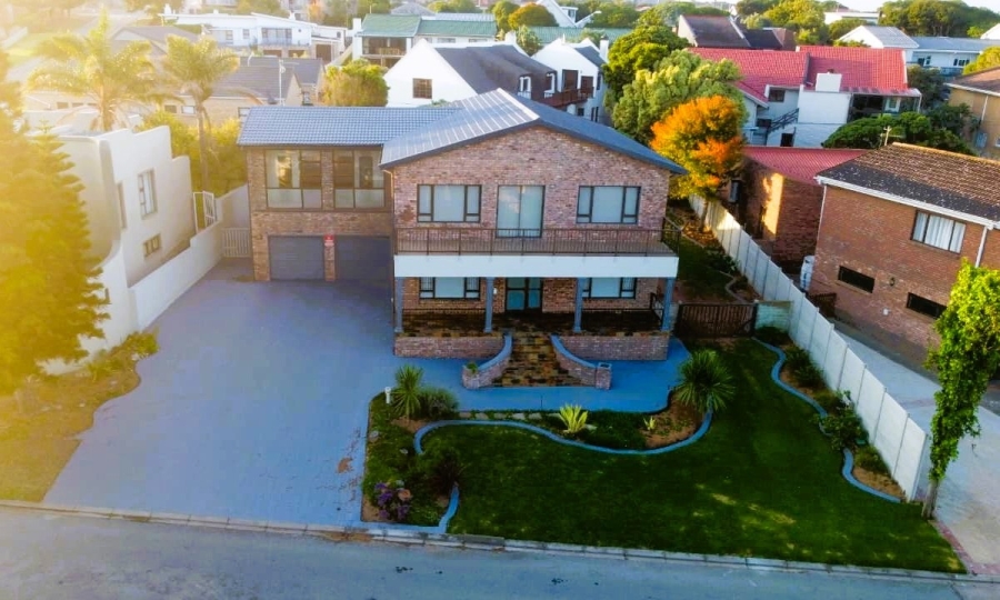 5 Bedroom Property for Sale in Stilbaai Wes Western Cape